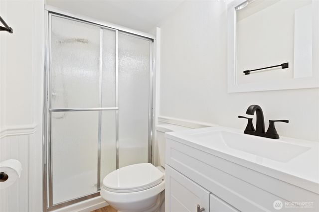 8060 NE Seawind Ave, Poulsbo, WA 98370