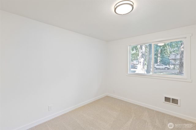8060 NE Seawind Ave, Poulsbo, WA 98370