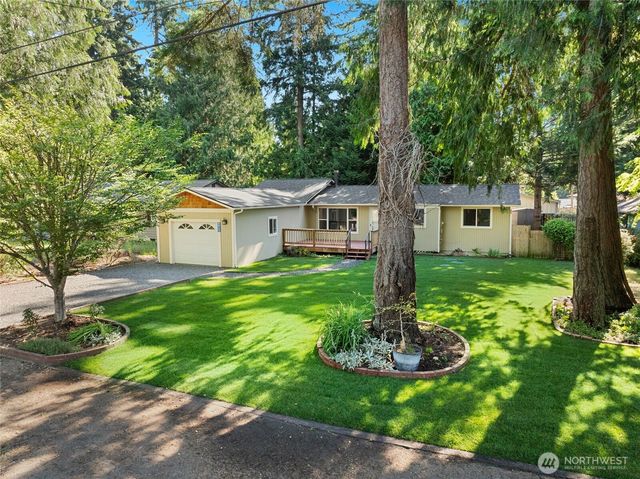 8060 NE Seawind Ave, Poulsbo, WA 98370