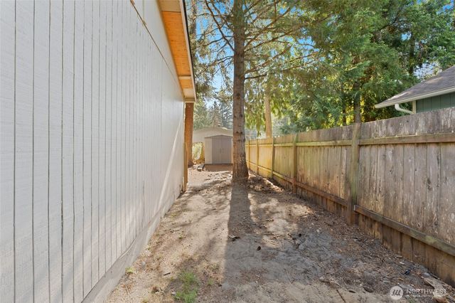 8060 NE Seawind Ave, Poulsbo, WA 98370