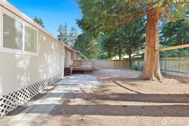 8060 NE Seawind Ave, Poulsbo, WA 98370