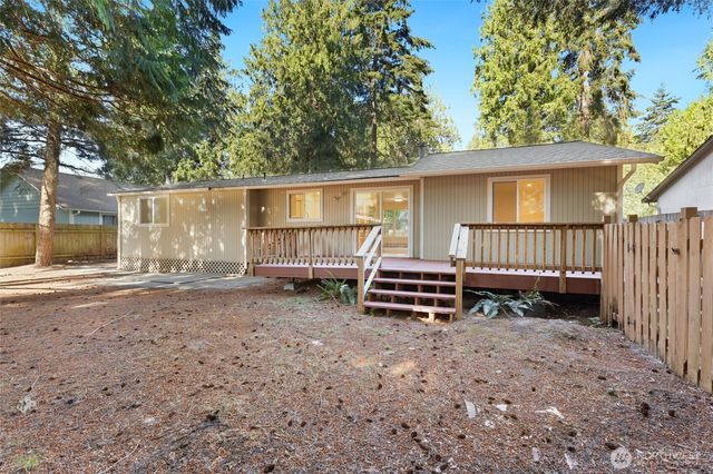 8060 NE Seawind Ave, Poulsbo, WA 98370