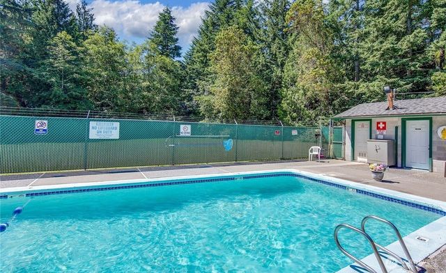 8060 NE Seawind Ave, Poulsbo, WA 98370
