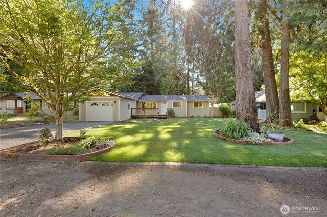8060 NE Seawind Ave, Poulsbo, WA 98370