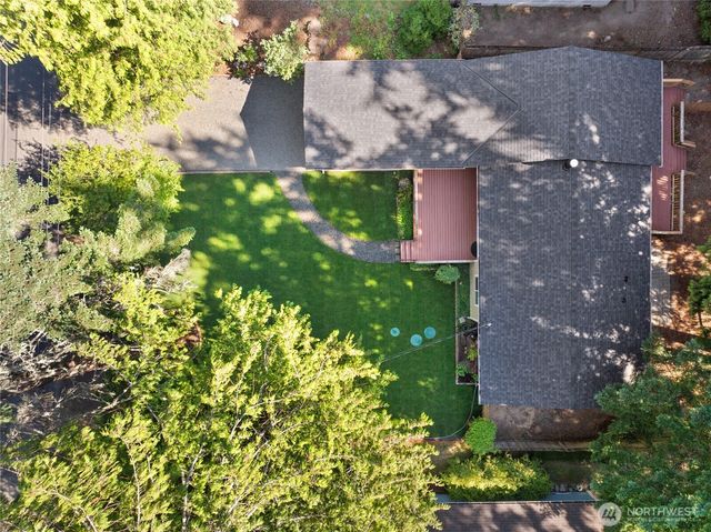 8060 NE Seawind Ave, Poulsbo, WA 98370