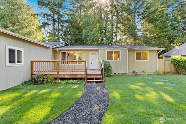 8060 NE Seawind Ave, Poulsbo, WA 98370