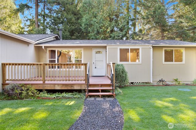 8060 NE Seawind Ave, Poulsbo, WA 98370