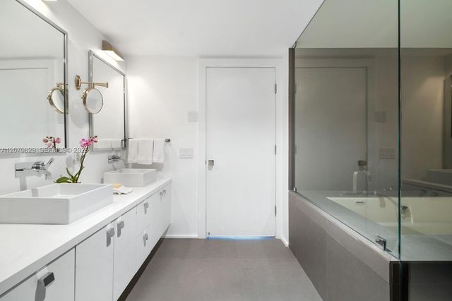 5875 Collins Avenue 1102, Miami Beach, FL 33140