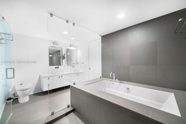 5875 Collins Avenue 1102, Miami Beach, FL 33140