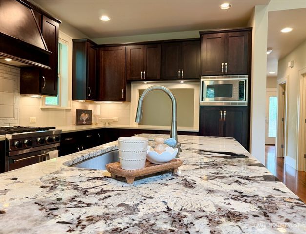 1727 Nile Avenue NE, Renton, WA 98059