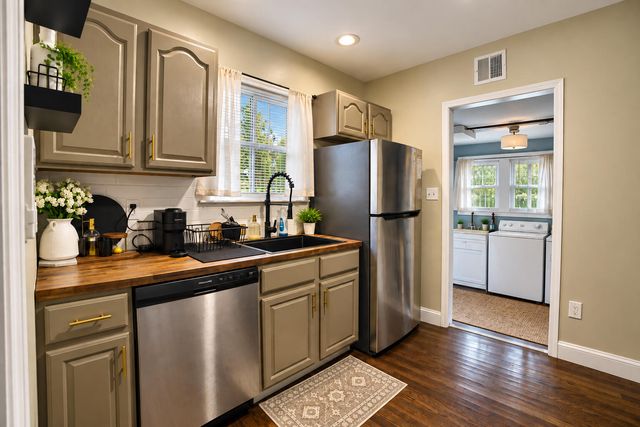 8934 Bunker Hill Drive, Munster, IN 46321