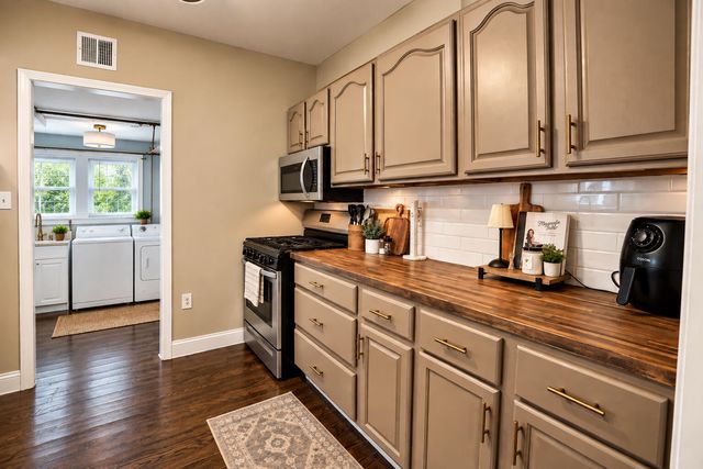 8934 Bunker Hill Drive, Munster, IN 46321