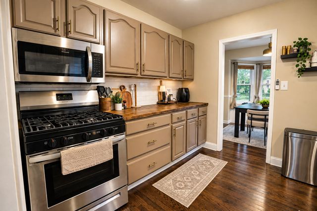 8934 Bunker Hill Drive, Munster, IN 46321