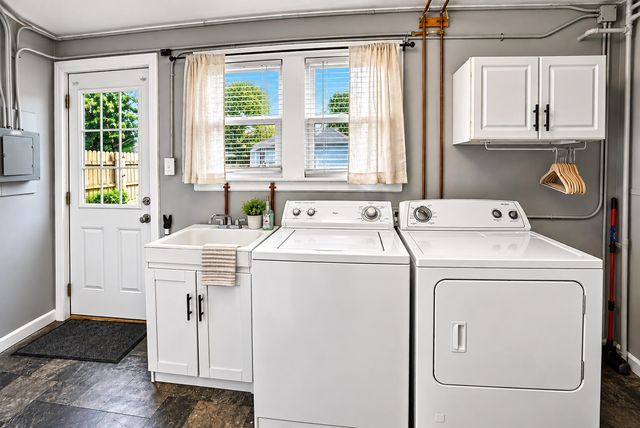 8934 Bunker Hill Drive, Munster, IN 46321