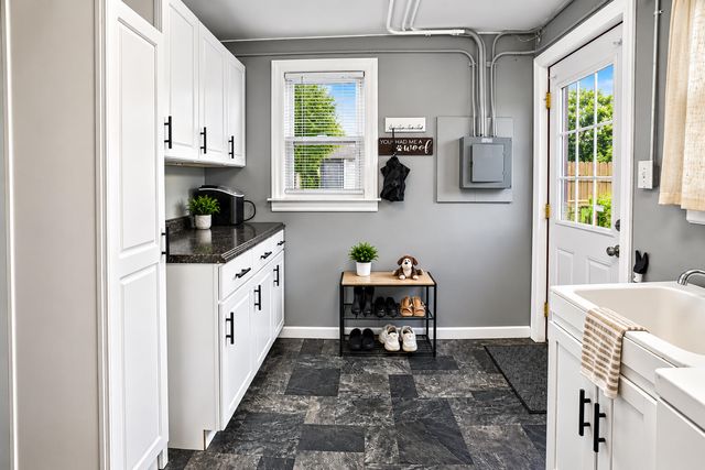 8934 Bunker Hill Drive, Munster, IN 46321