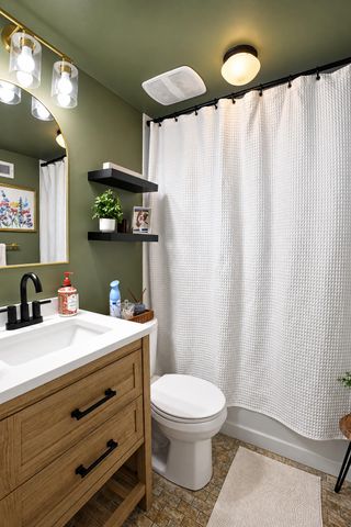 8934 Bunker Hill Drive, Munster, IN 46321