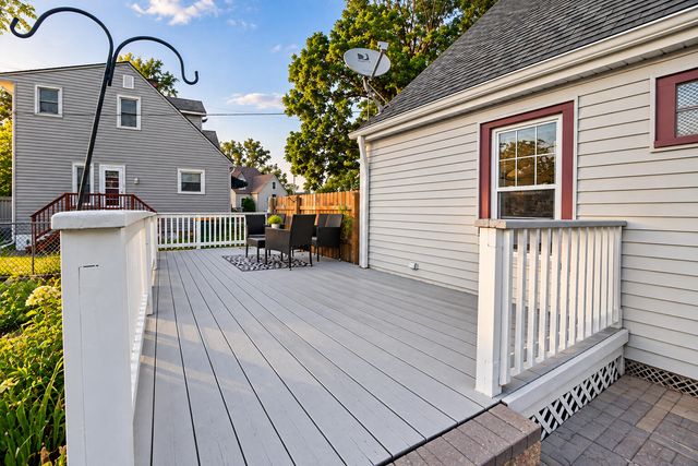 8934 Bunker Hill Drive, Munster, IN 46321