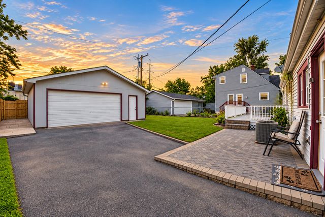 8934 Bunker Hill Drive, Munster, IN 46321