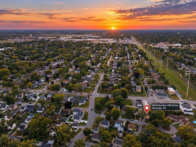 8934 Bunker Hill Drive, Munster, IN 46321