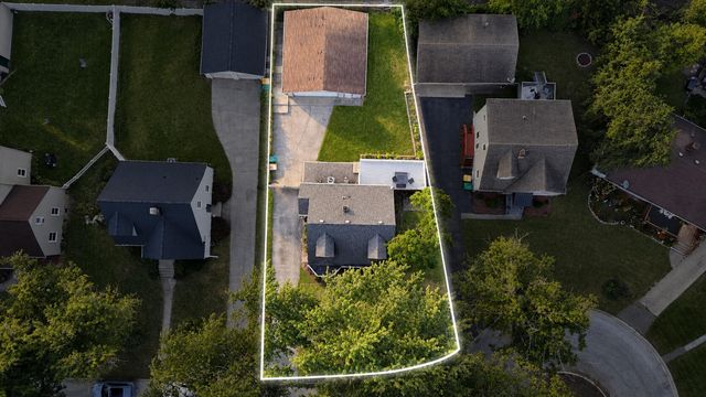 8934 Bunker Hill Drive, Munster, IN 46321