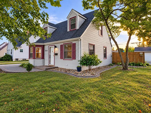 8934 Bunker Hill Drive, Munster, IN 46321