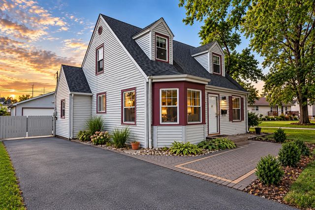 8934 Bunker Hill Drive, Munster, IN 46321