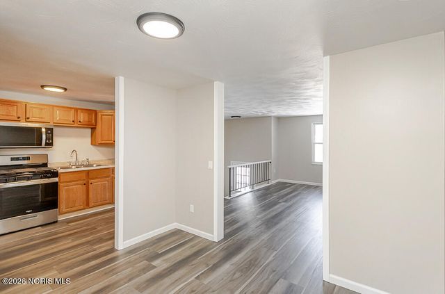 3811 House Of Stuart Avenue, Toledo, OH 43607