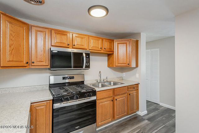 3811 House Of Stuart Avenue, Toledo, OH 43607