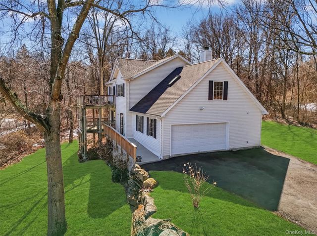 15 Meadow Drive, Red Hook, NY 12571