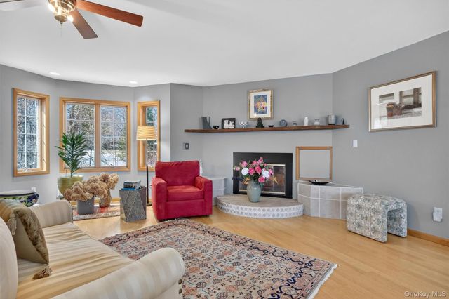 15 Meadow Drive, Red Hook, NY 12571