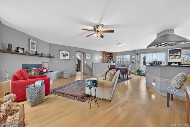 15 Meadow Drive, Red Hook, NY 12571