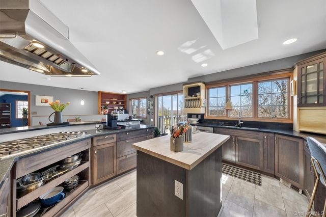 15 Meadow Drive, Red Hook, NY 12571