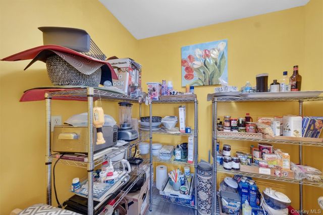 15 Meadow Drive, Red Hook, NY 12571