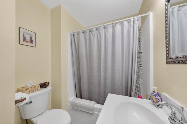 15 Meadow Drive, Red Hook, NY 12571