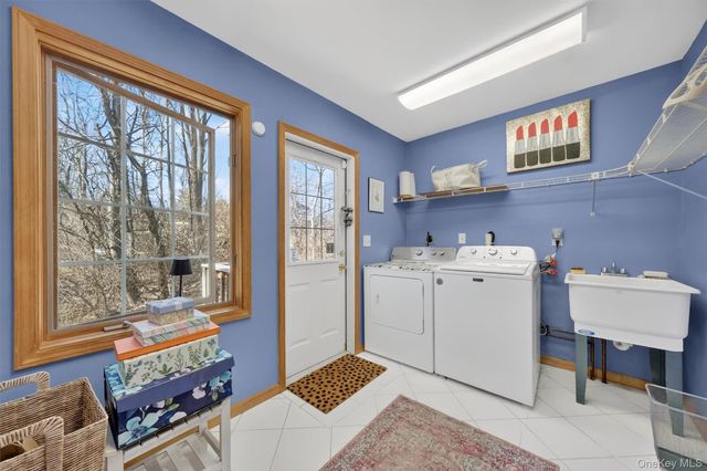 15 Meadow Drive, Red Hook, NY 12571