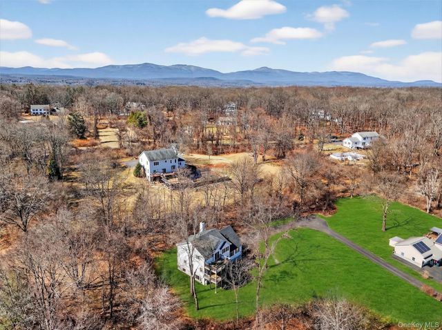 15 Meadow Drive, Red Hook, NY 12571