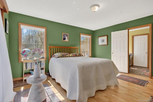 15 Meadow Drive, Red Hook, NY 12571