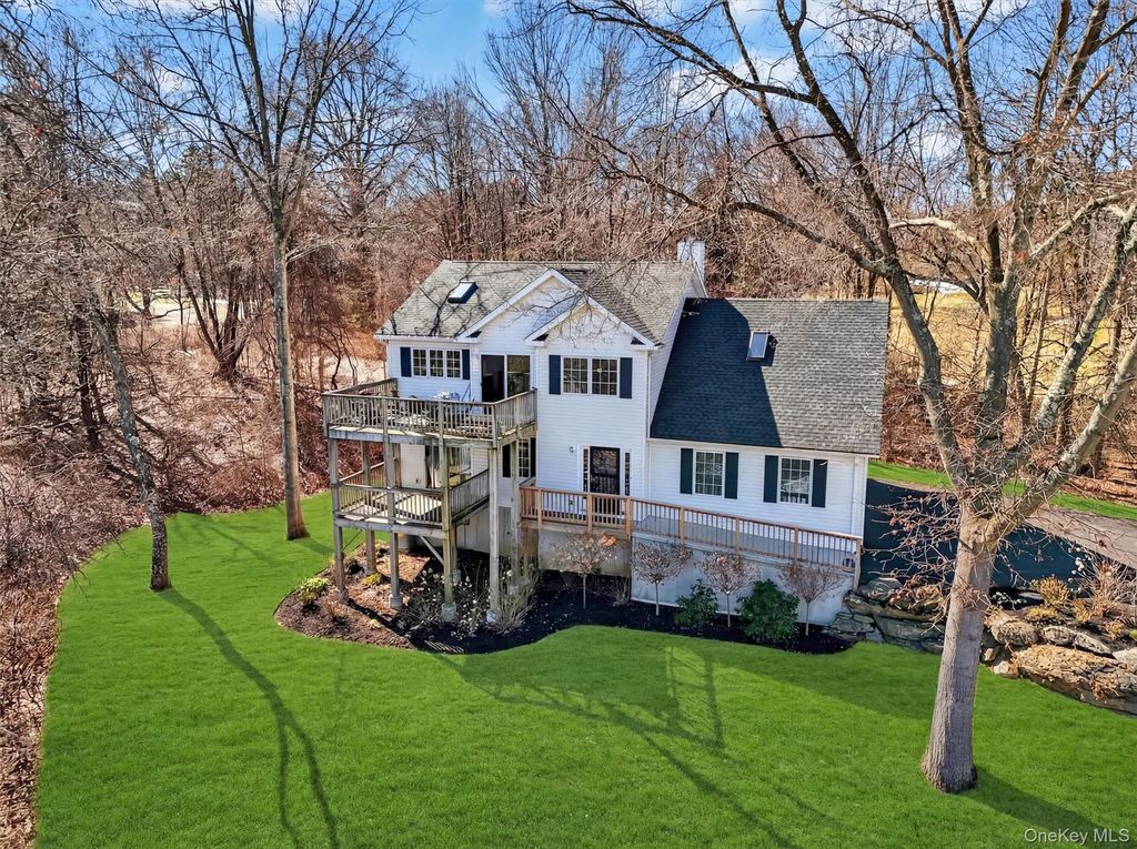 15 Meadow Drive, Red Hook, NY 12571