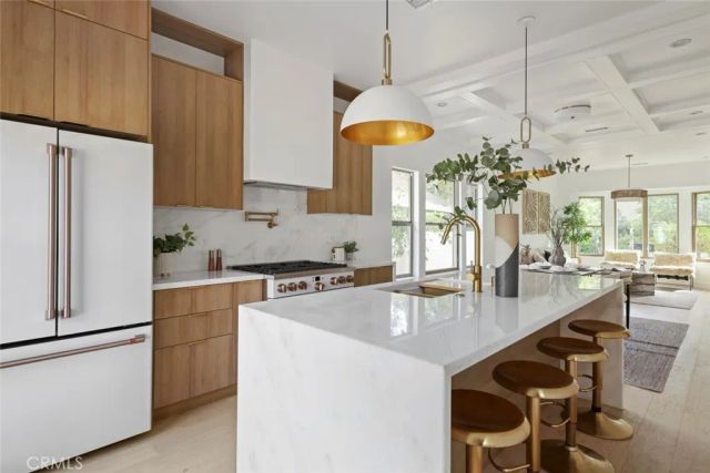 125 S Avenue 60, Los Angeles, CA 90042