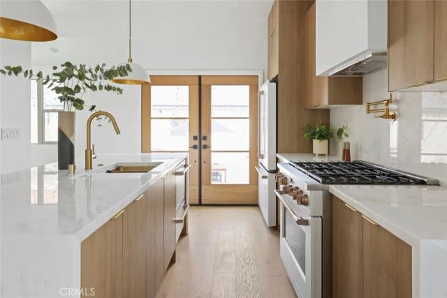 125 S Avenue 60, Los Angeles, CA 90042