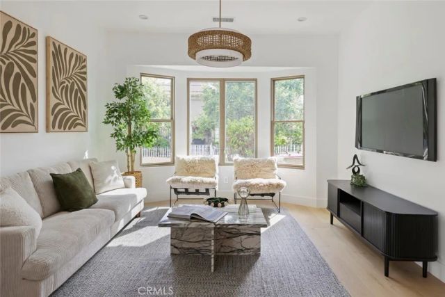 125 S Avenue 60, Los Angeles, CA 90042