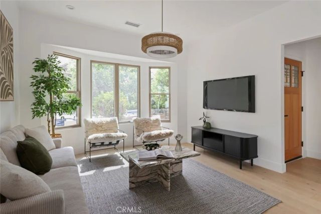 125 S Avenue 60, Los Angeles, CA 90042