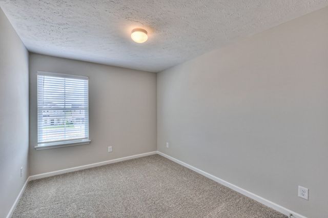 31 Hardwood Rd, Tullahoma, TN 37388