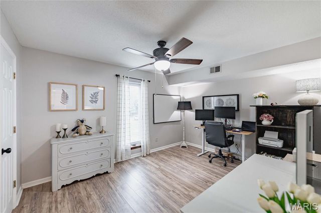 15026 Baxter Village Drive E, Chesterfield, MO 63017