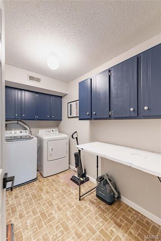 15026 Baxter Village Drive E, Chesterfield, MO 63017