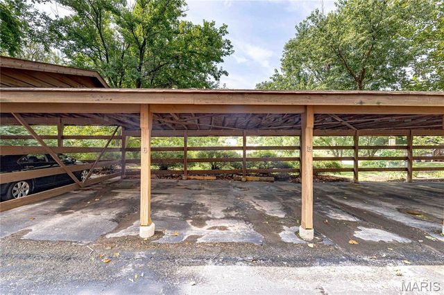 15026 Baxter Village Drive E, Chesterfield, MO 63017