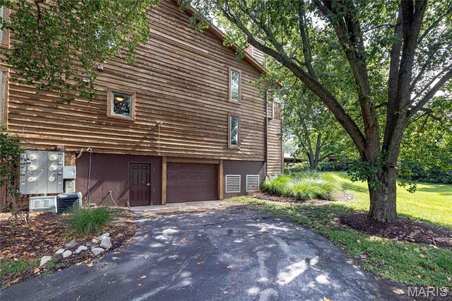 15026 Baxter Village Drive E, Chesterfield, MO 63017