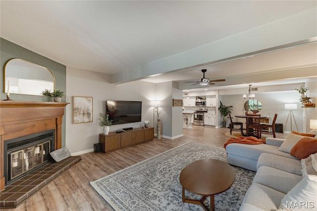 15026 Baxter Village Drive E, Chesterfield, MO 63017