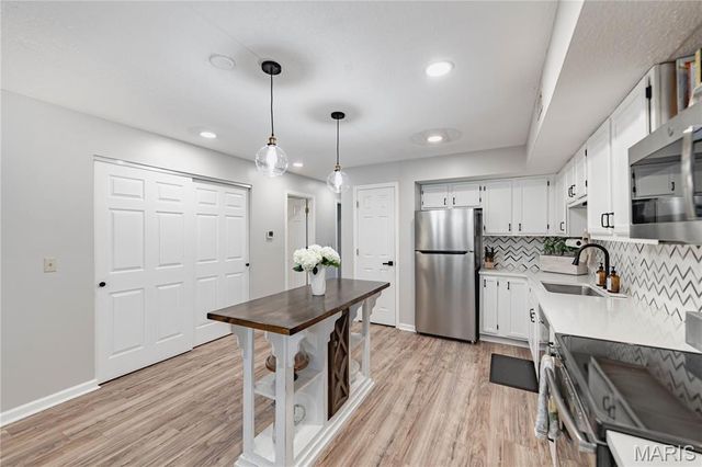 15026 Baxter Village Drive E, Chesterfield, MO 63017