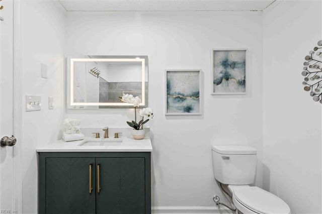 104 Cavalier DR, Yorktown, VA 23692